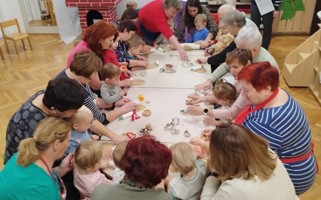 PEKA PIŠKOTOV Z DEDKI IN BABICAMI PRI RAČKAH