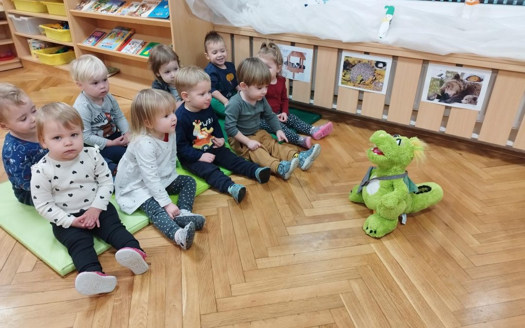 ZMAJČEK JURČEK NA OBISKU PRI RAČKAH