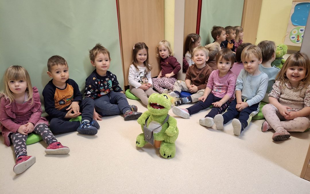 ZMAJČEK JURČEK NA OBISKU PRI BALONČKIH