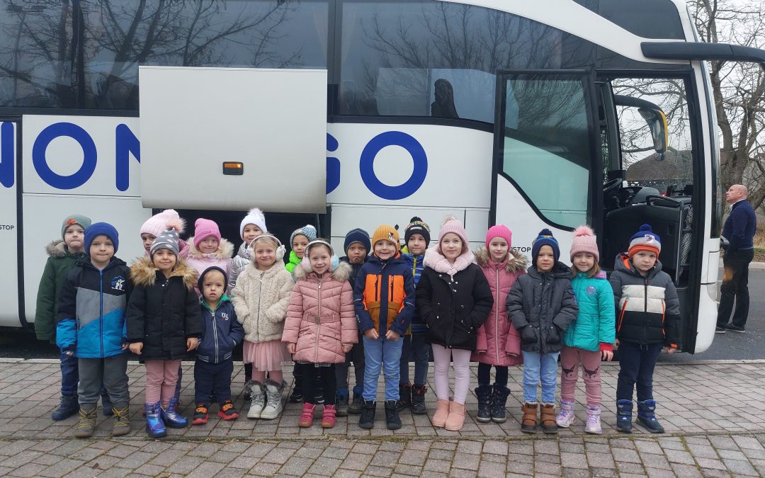 ZMAJČEK JURČEK PRI COPATKIH